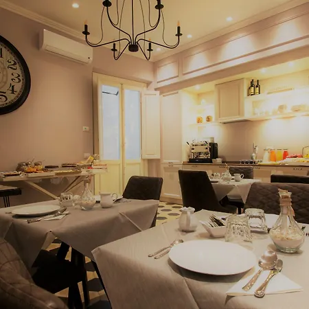 ベッド・アンド・ブレックファスト - Downtown's Charming 4*