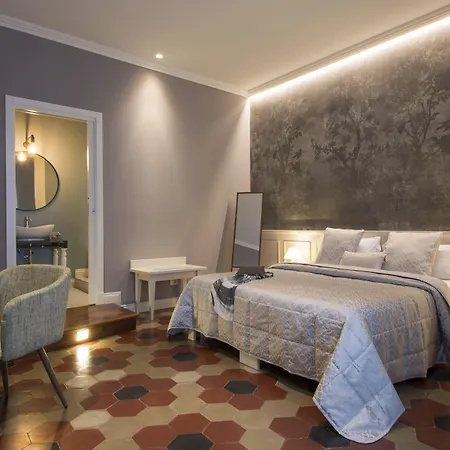 - Downtown's Charming 4*