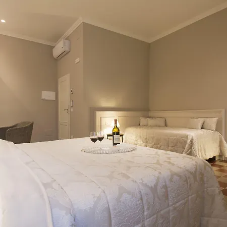 - Downtown's Charming 4* ピストイア